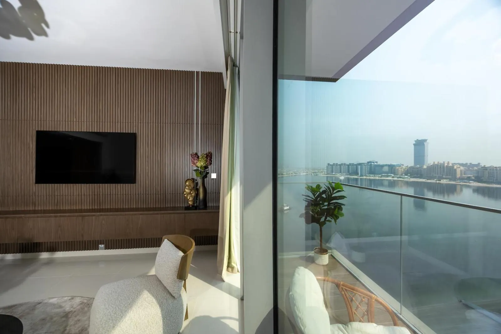 Apartment Stunning 2 Bedroom In Emaar Beachfront Dubai