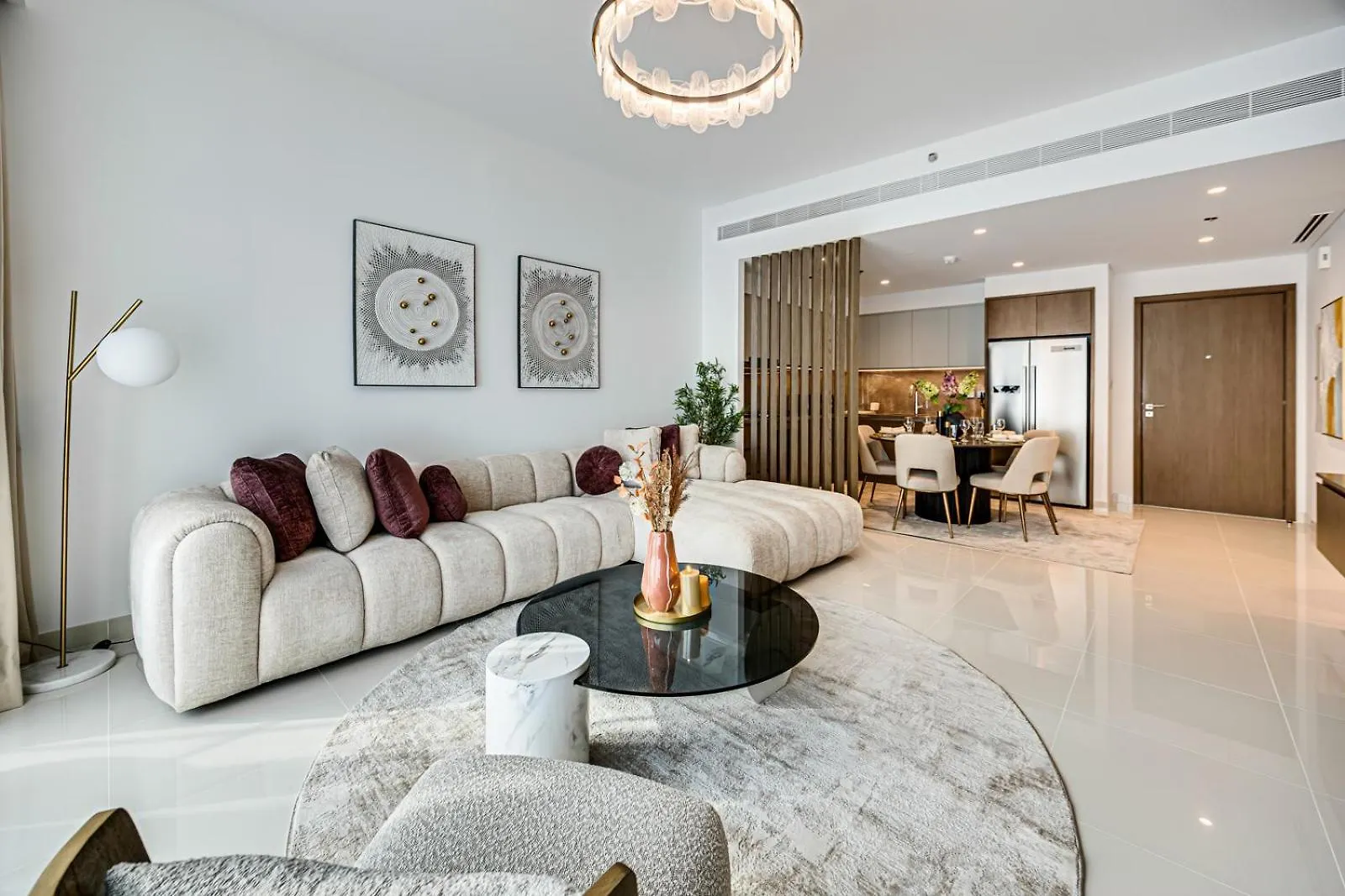 Stunning 2 Bedroom In Emaar Beachfront Dubai Apartment