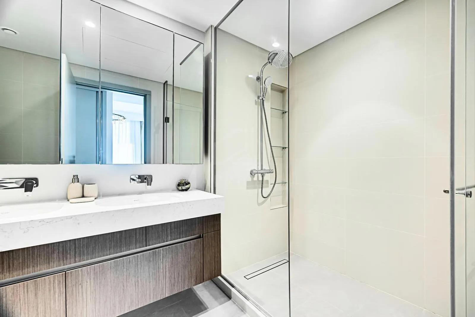דובאי Stunning 2 Bedroom In Emaar Beachfront דירה